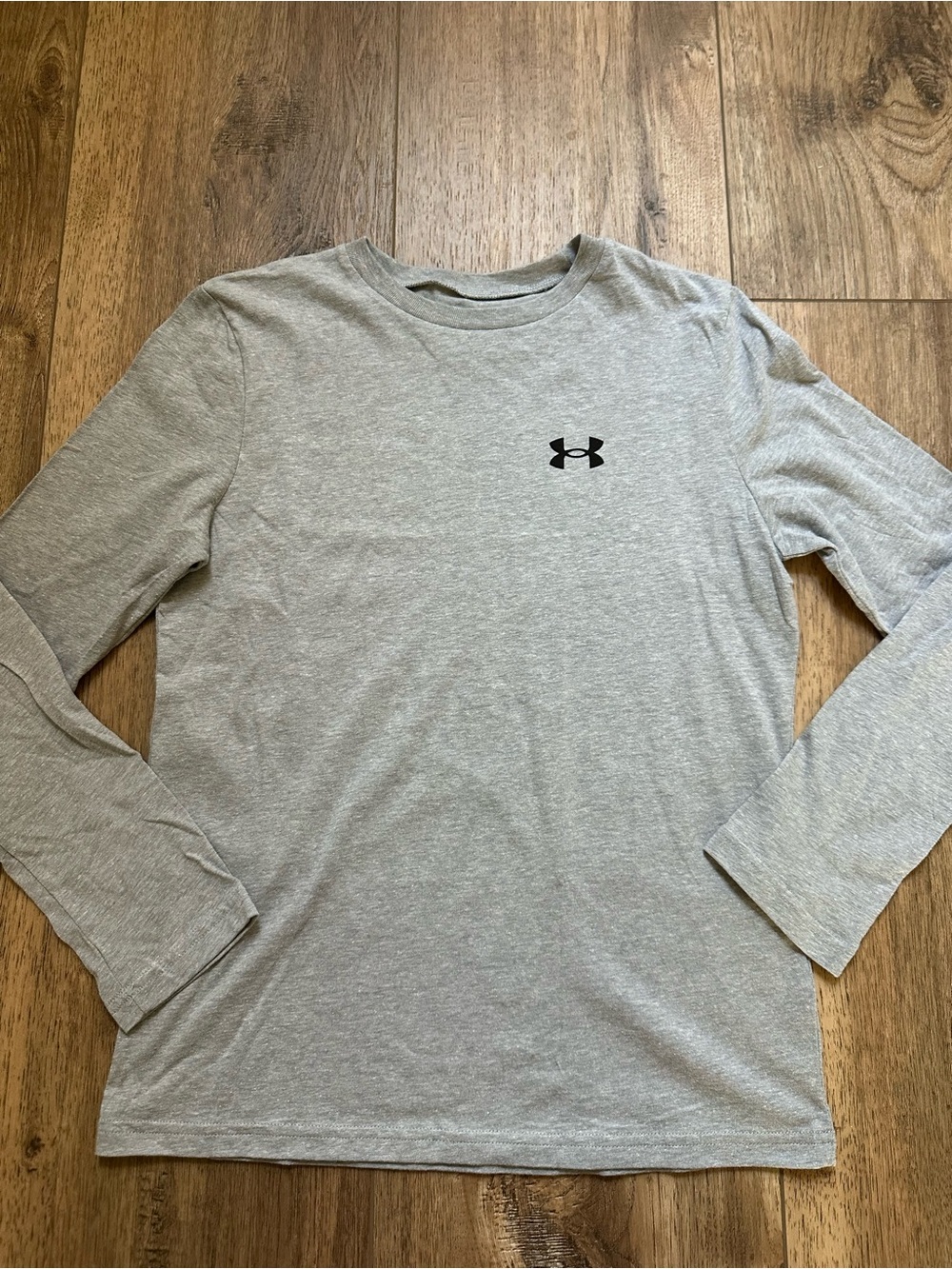 Boy’s Under Armour Tee, Gray, Long Sleeve, Neutral, Casual, Youth Medium (10/12)